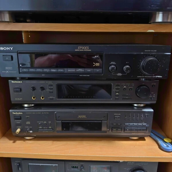Sony SDP-EP90ES surround procesors / Dolby Digital dekoderis (ES sērija)