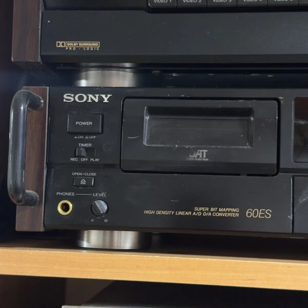 Sony DTC-60ES DAT magnetofons (ES sērija, Super Bit Mapping)