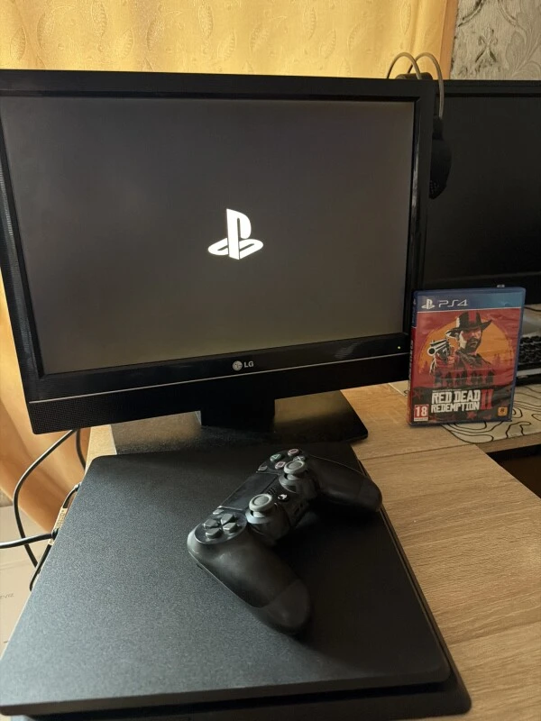 Sony PlayStation 4 Slim 500GB + Controller + Red Dead Redemption 2
