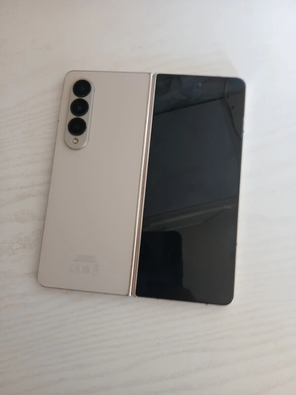 Samsung Galaxy Z Fold4 sulankstomas išmanusis telefonas, dalims