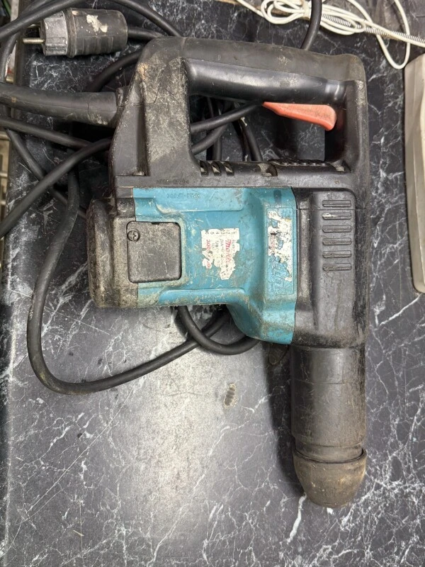 Makita HR3000C SDS Plus urbjmašīna 850W elektriskā lietota