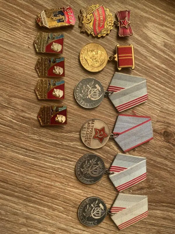Nõukogude Liidu ordenite ja medalite kollektsioon erinevates vormides