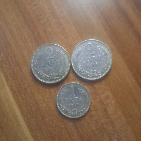 Latvijas 1 Lats 1924 un 2 Lati 1925, 1926 sudraba monētas