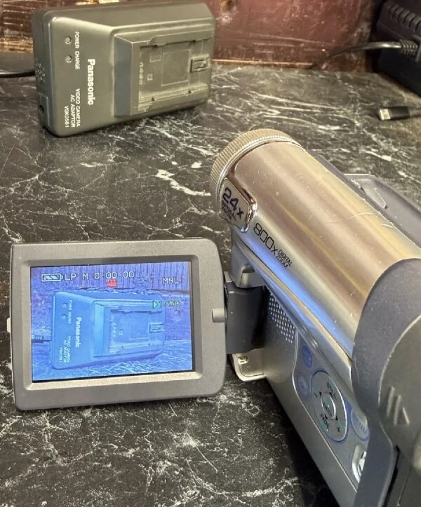 Panasonic NV-GS11 MiniDV vaizdo kamera su 24x optiniu priartinimu