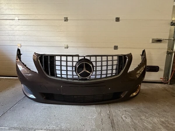 Mercedes V-klassi esistange
