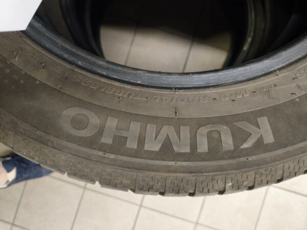 Kasutatud Kumho 215/60 R17 100T talverehvid